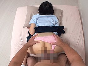 ブラウスの制服女子のムチムチ巨尻に食い込む小さめの綿パン！履かせたままチ●ポズボ挿し！　サンプル画像06